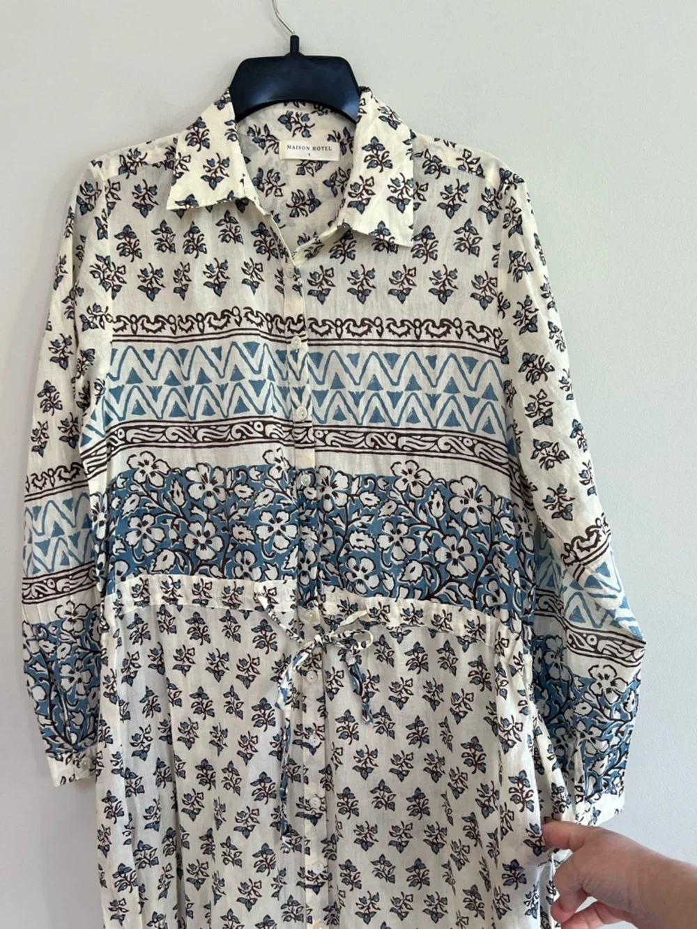 Maison Hotel Justine Floral Button Up Cotton Robe Dress in Ecru White + Blue, S - Picture 8 of 13